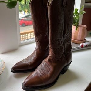 Virtually new Dan Post brown cowboy boots